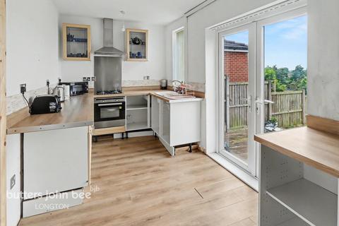 2 bed property, in Broadway, £145,000