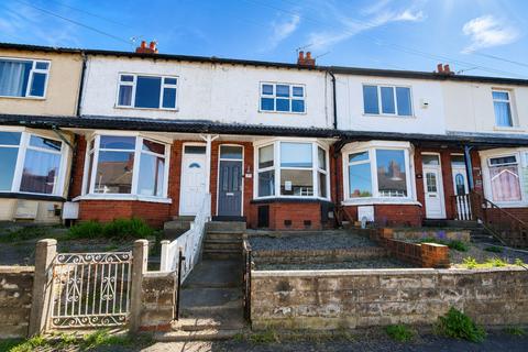 2 bed property, in Cross Park Avenue, £146,000