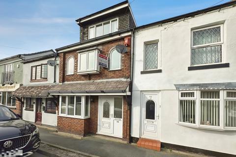 4 bed property, in No. 174, £124,000