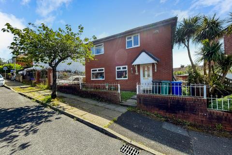 3 bed property, in Fourth Avenue, £225,000
