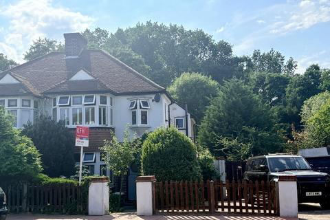 3 bed property, in Cavendish Way, £800,000