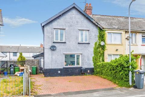 3 bed property, in Madoc Road, £250,000