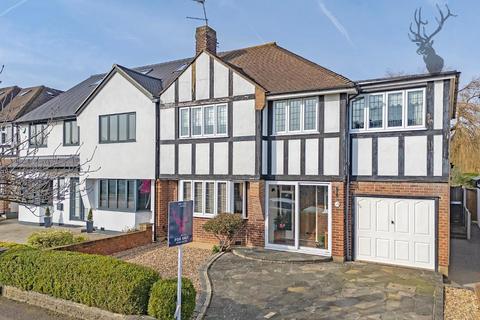 4 bed property, in Woodland Way, £1,175,000