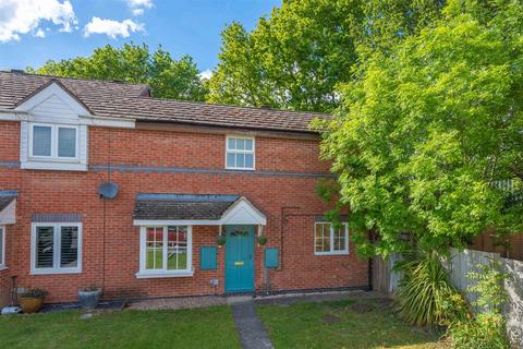 2 bed property, in Plover Close, £225,000