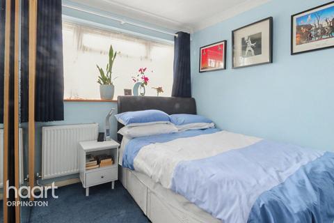3 bed property, in St Justins Close, £375,000