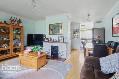 3 bed property, in St Justins Close, £375,000