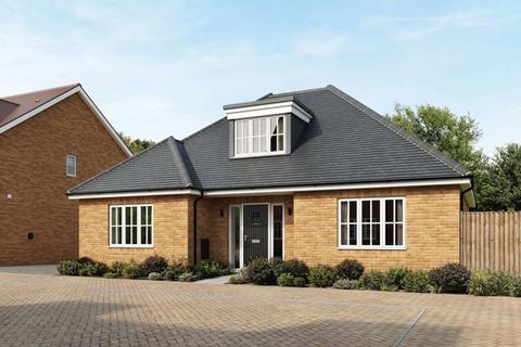 3 bed property, in Off Graves Paddock, £650,000