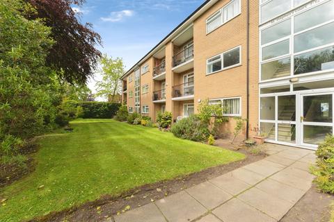 2 bed property, in Prenton Lane, £130,000