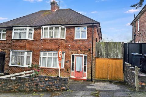 3 bed property, in Westfield Road, £260,000
