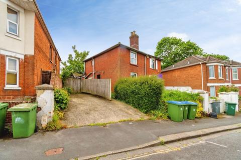 4 bed property, in Sandhurst Road, £290,000