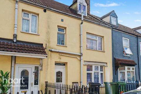 4 bed property, in Henry Street, £300,000