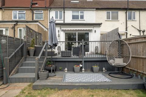 3 bed property, in Lynmouth Avenue, £500,000