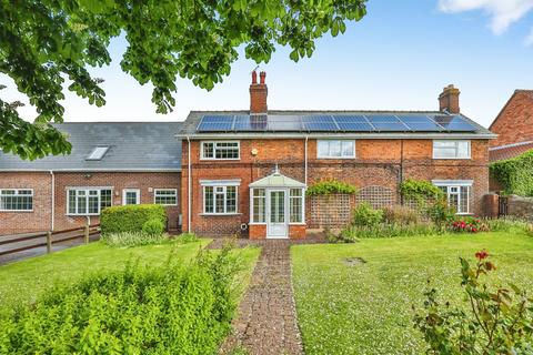 6 bed property, in Commonside, £700,000