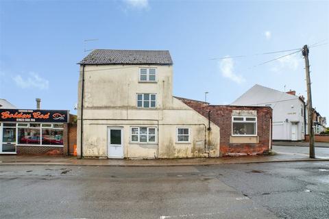 2 bed property, in Coxmoor Road, £70,000
