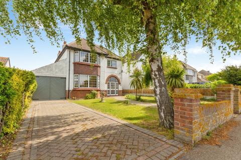 4 bed property, in Arnold Road, £425,000