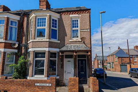 2 bed property, in St. Vincent Street, £90,000