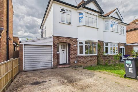 3 bed property, in Hampden Road, £575,000