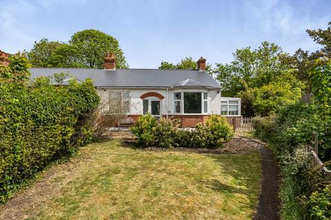2 bed property, in Horn Street, £395,000