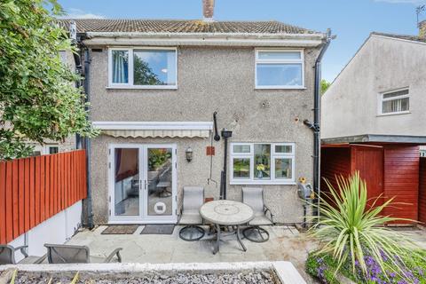 3 bed property, in Thornwell Road, £275,000