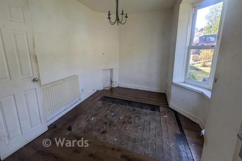 3 bed property, in Hamilton Road, £125,000