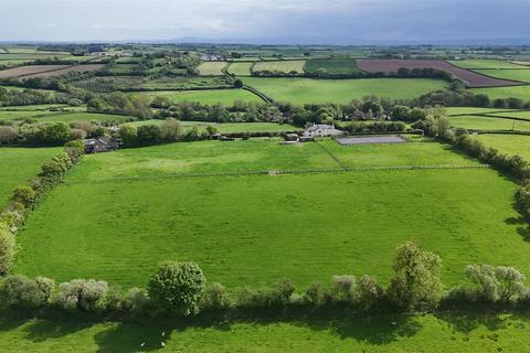 5 bed property, in Roborough, £700,000