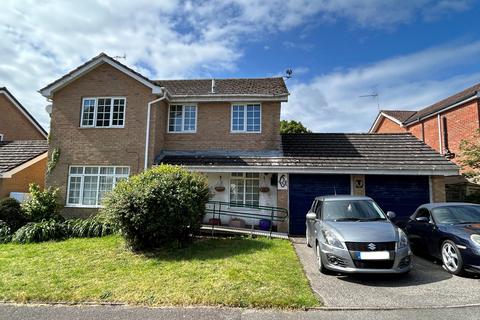 4 bed property, in Honeysuckle Lane, £450,000