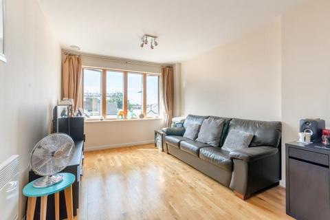 1 bed property, in Luminosity Court, £225,000