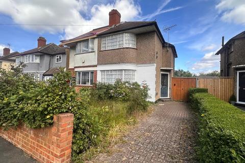 3 bed property, in Kingston Avenue, £450,000