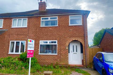 3 bed property, in Greenlea Close, £230,000