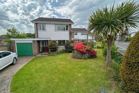 3 bed property, in Pine Grove, £250,000