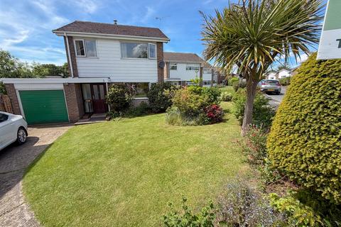 3 bed property, in Pine Grove, £245,000