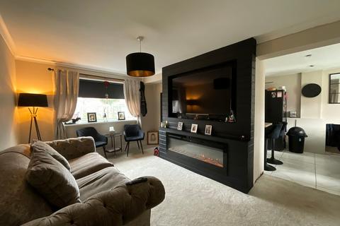 2 bed property, in Brisbane Avenue, £110,000