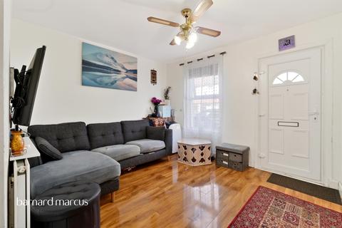 2 bed property, in Bensham Lane, £350,000