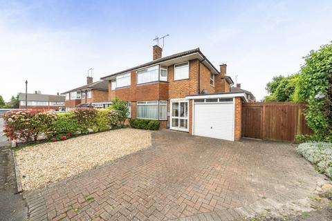 3 bed property, in Windermere Close, £450,000