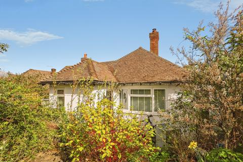 2 bed property, in Harebeating Crescent, £270,000