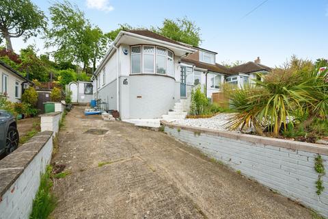 2 bed property, in Gainsford Road, £260,000