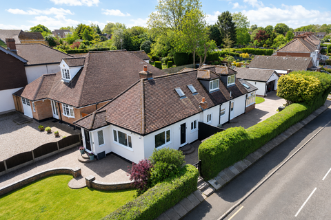 4 bed property, in Lea Green Lane, £595,000