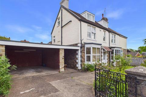 5 bed property, in Silver Hill Road, £550,000