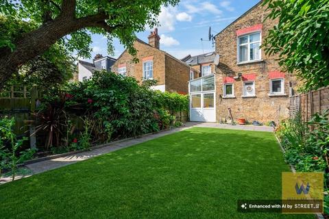 4 bed property, in Sedgeford Road, £999,950