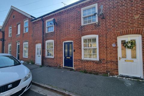 1 bed property, in Felixstowe, £100,000