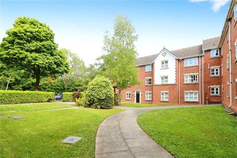 2 bed property, in Greenwood Road, £160,000