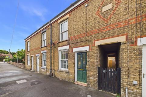 2 bed property, in Great North Road, £170,000