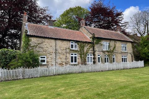 5 bed property, in Main Street, £625,000