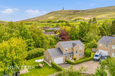3 bed property, in Manor Close, £500,000