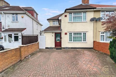 3 bed property, in Vicarage Farm Road, £650,000