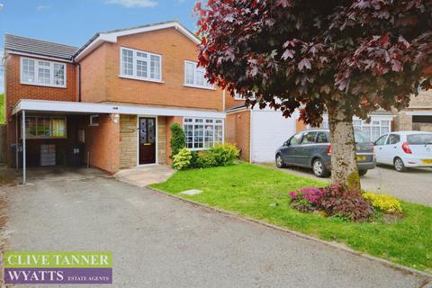 4 bed property, in Pipers Green, £375,000