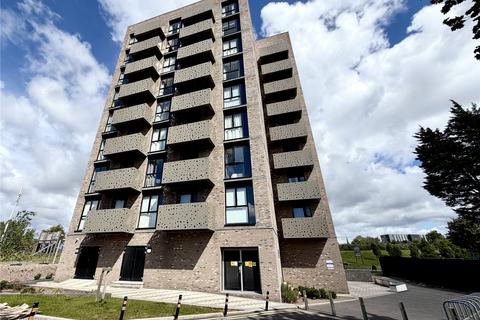 1 bed property, in Bevington Bush, £175,000