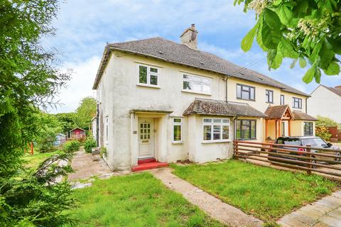 3 bed property, in The Green, £300,000