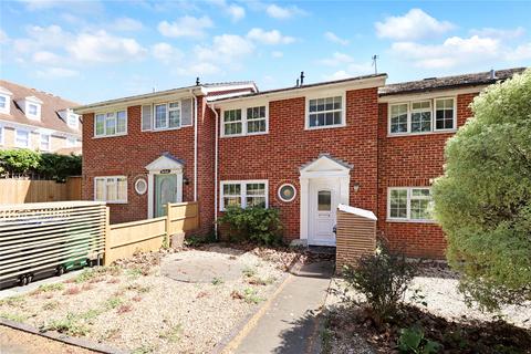 3 bed property, in Woking, £425,000