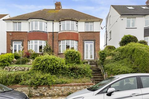 3 bed property, in Dennis Road, £425,000